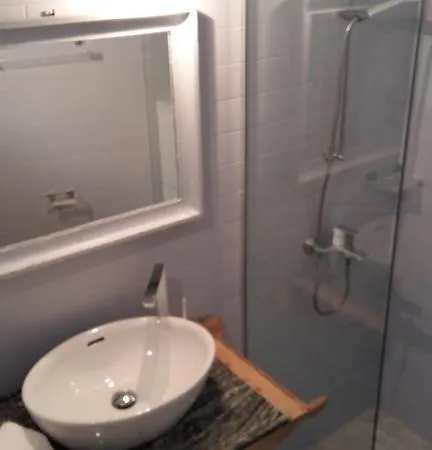 Holidays Apartman *